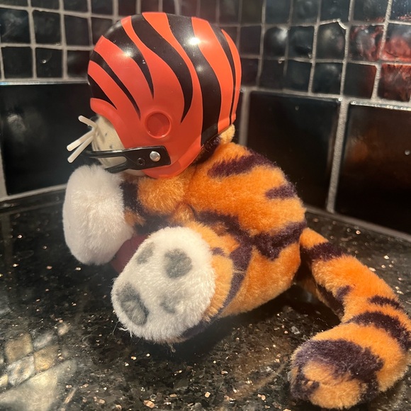 Vintage 1983 NFL Cincinnati Bengals Plush Mascot "Huddles" - Picture 2 of 3